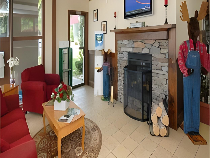 Public Area 2, White River Inn & Suites, Windsor