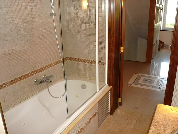 Bathroom 4, Villa Les Charmes - Premium villa with pool for 20 guests, Liège