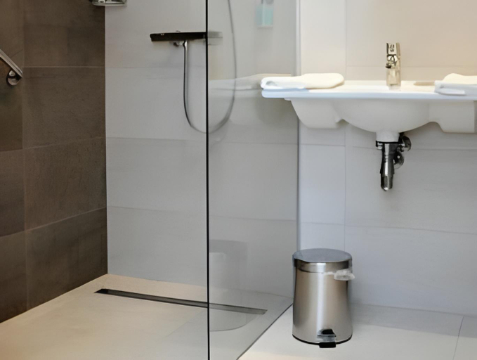 Bathroom 2, Focus Hotel Premium Elbląg, Elbląg