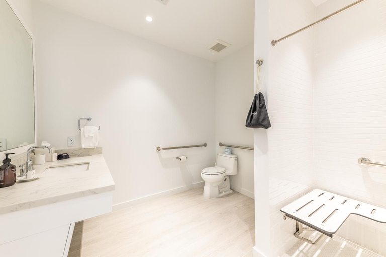 Bathroom 13