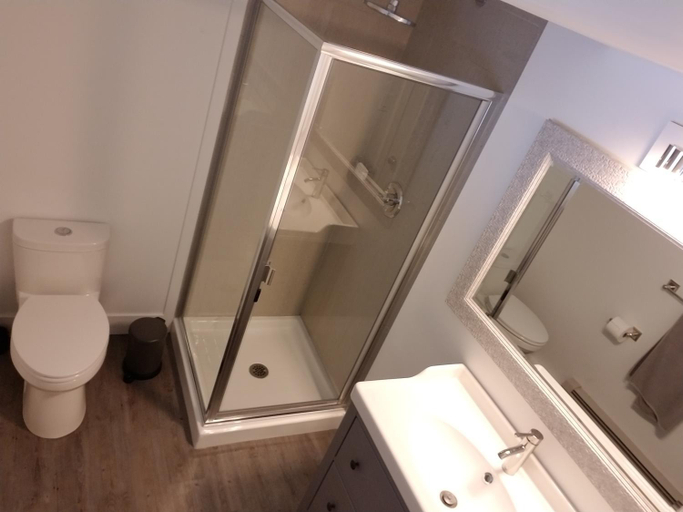 Bathroom 2, City Gardens Suites B&B, Greater Vancouver
