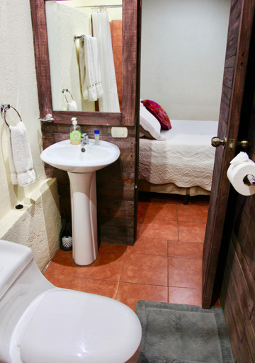 Bathroom 2, Hostal Antigueno, Antigua Guatemala