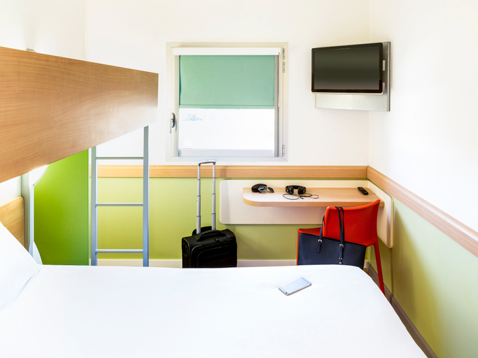 Bedroom 3, ibis budget Derby , Derbyshire