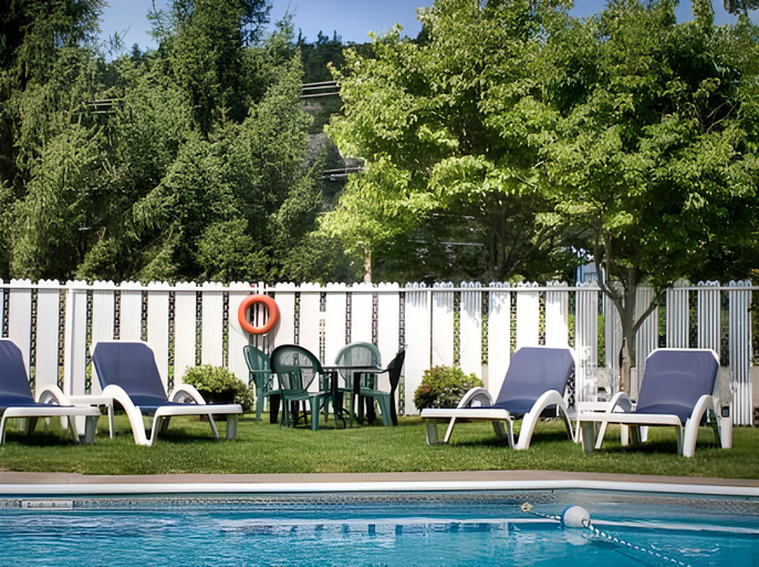 Swimming pool, Motel Le JoliBourg, Les Pays-d'en-Haut