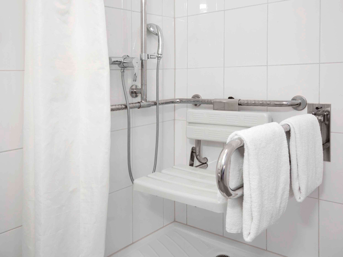 Bathroom 4, ibis Locarno, Locarno