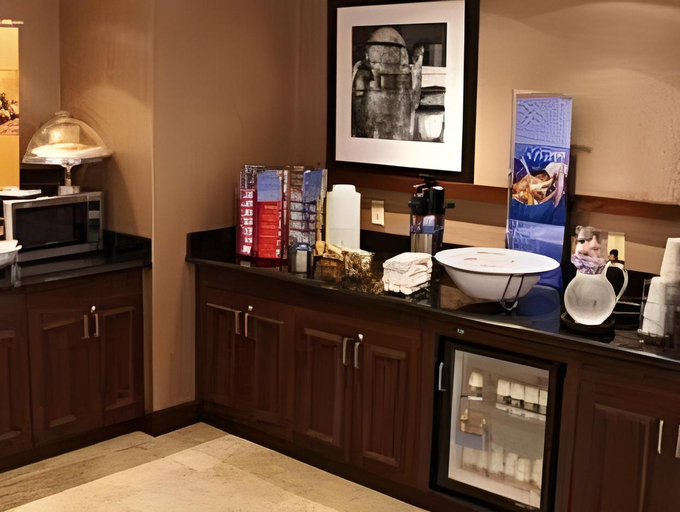 Food & Drinks 4, Hampton Inn & Suites Alexandria, Rapides