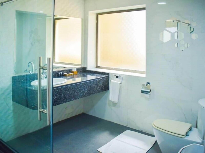 Bathroom 4, JBR Rimal 1 Spacious 3BR close to Beach, Dubai