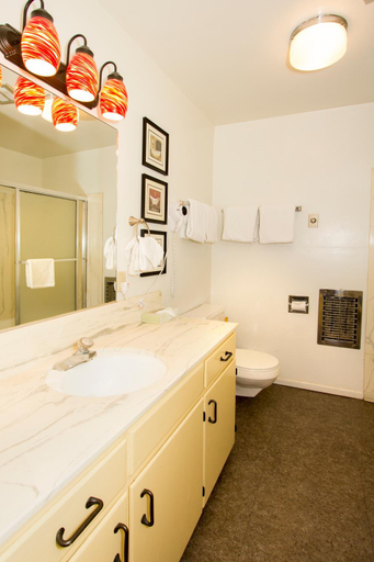 Bathroom 3, Holiday Haus, Mono