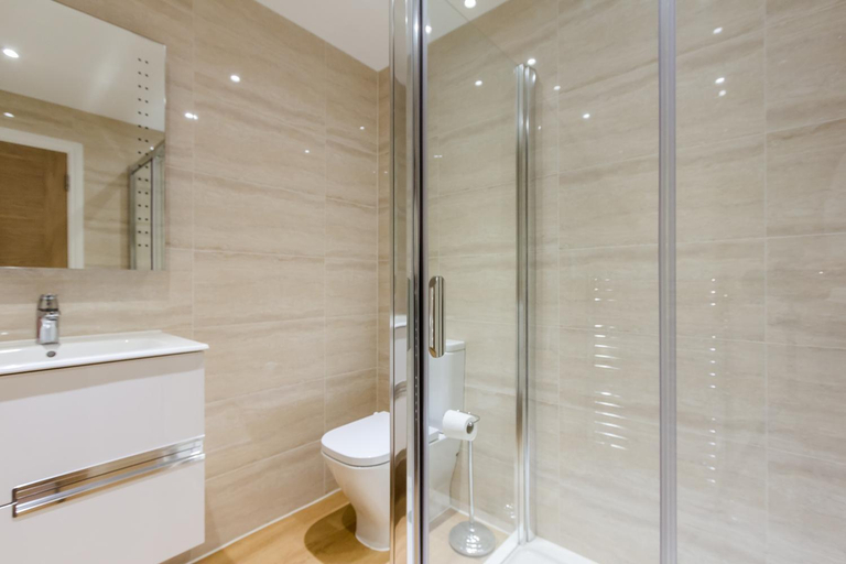 Bathroom 2, The Lion Gate Mews, London