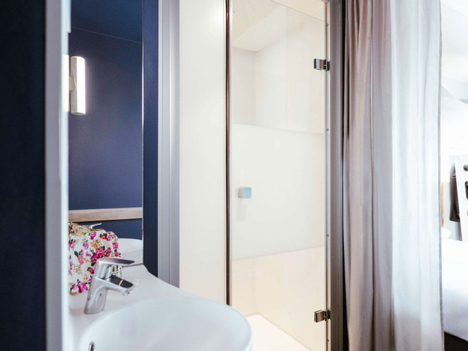 Bathroom 10