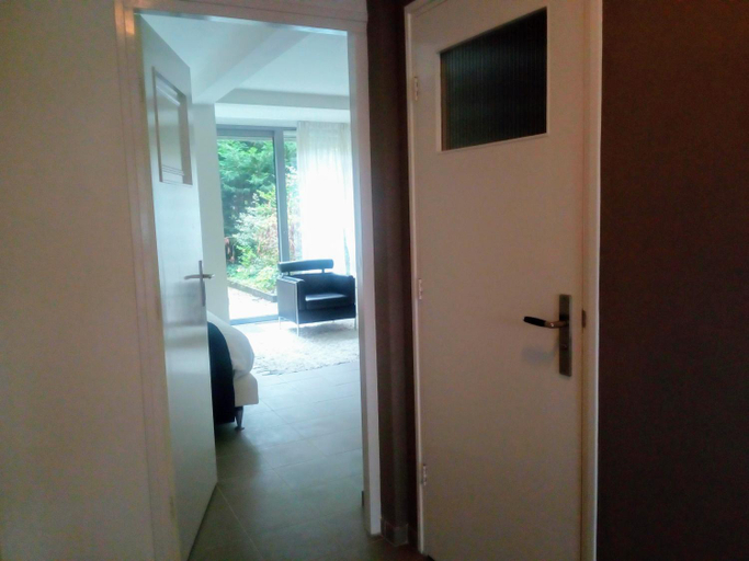 Others 5, At number 6, B&B or bed only, 150 mtr from tram stop 20 min to centre, Amsterdam