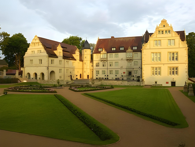Exterior & Views 1, Schlosshotel Munchhausen, Hameln-Pyrmont