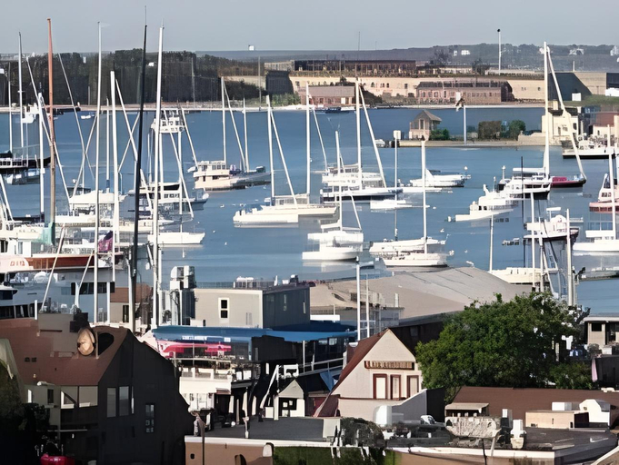 Others 4, Harborside Inn, Newport