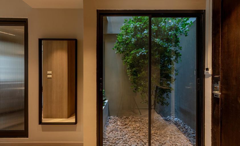 Others 2, The Spades Private Residence, Bang Rak