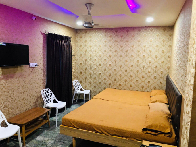 Others 5, C M HOTEL, Dharmapuri