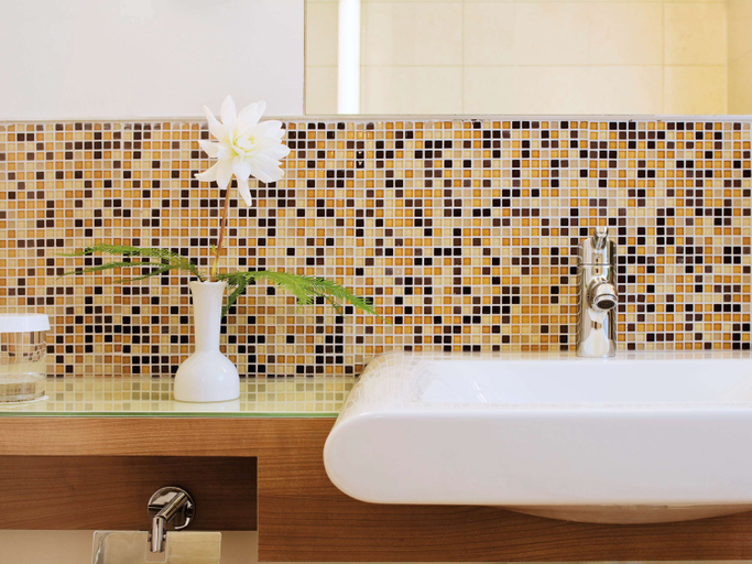 Bathroom 5, Mövenpick Zurich Regensdorf, Dielsdorf