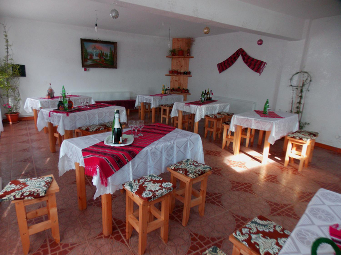 Food & Drinks 3, Pensiunea Paradiso, Poiana Teiului