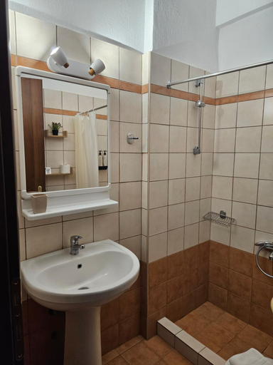 Bathroom 2, Spilaio at Meteora, Thessaly