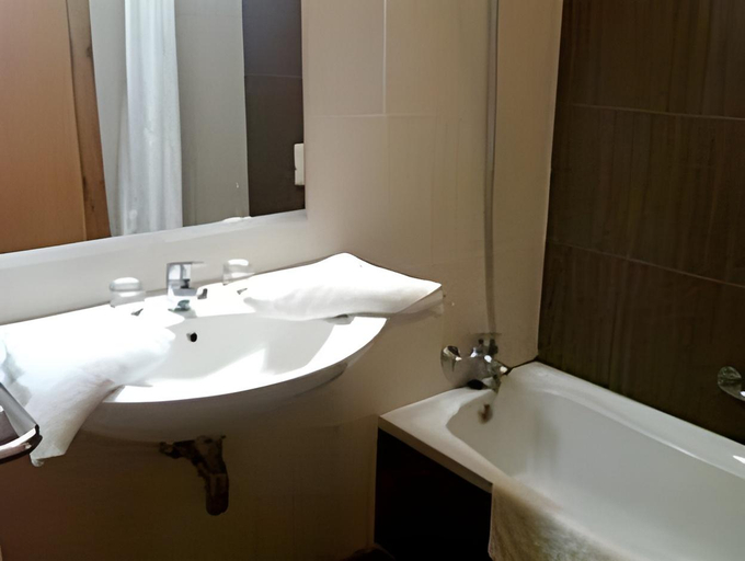 Bathroom 3, Qawra Point Holiday Complex, Saint Paul's Bay