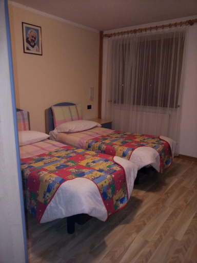 Bedroom 2, Hotel Genzianella, Belluno