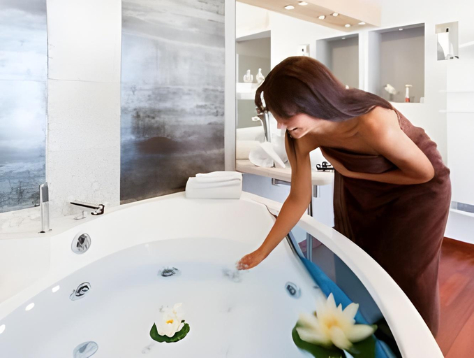 Bathroom 2, Hotel Restaurant & Spa Plaisir, Charente-Maritime