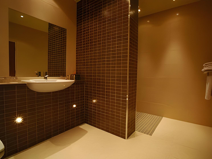 Bathroom 4, Farington Lodge Hotel, Lancashire