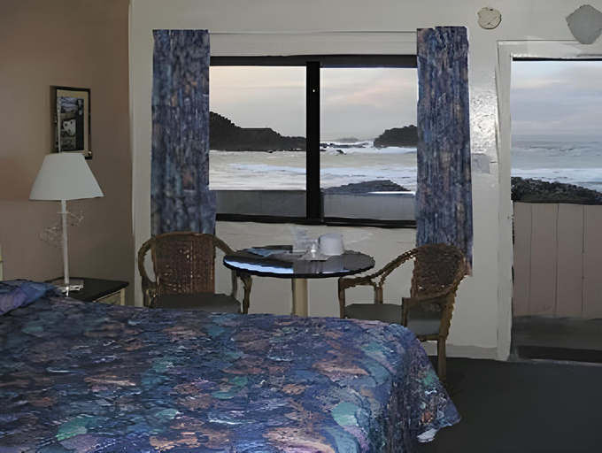 Bedroom 2, Sea Breeze Motel, San Mateo
