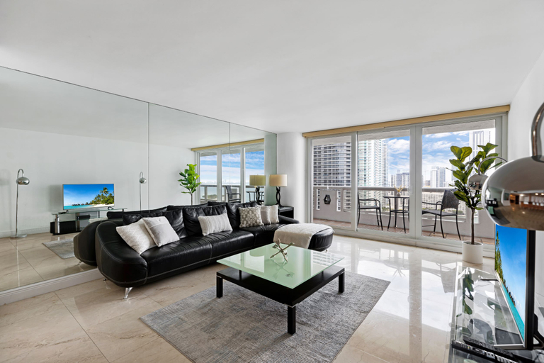 Others 4, The Grand Wonder, Miami-Dade