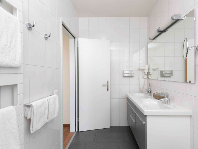 Bathroom 4, ibis Locarno, Locarno