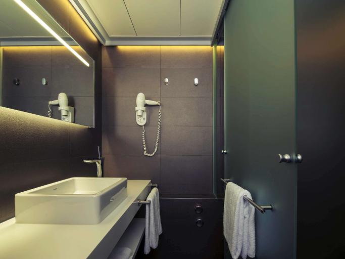 Bathroom 4, Mercure Plaza Biel, Biel