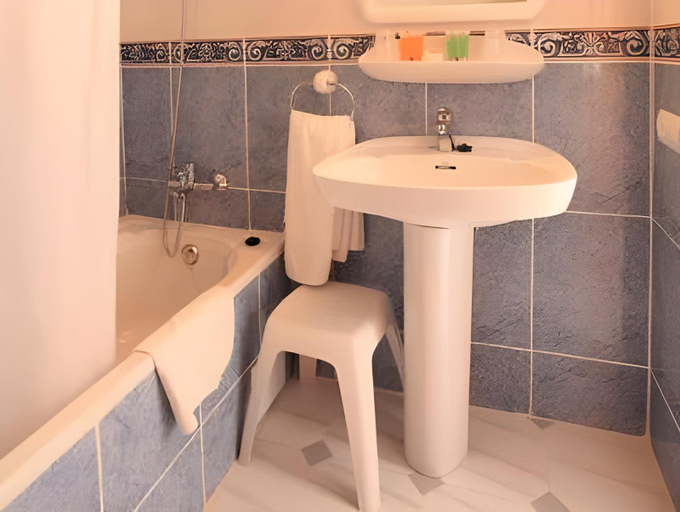 Bathroom 5, Hotel Roca Bella, Baleares