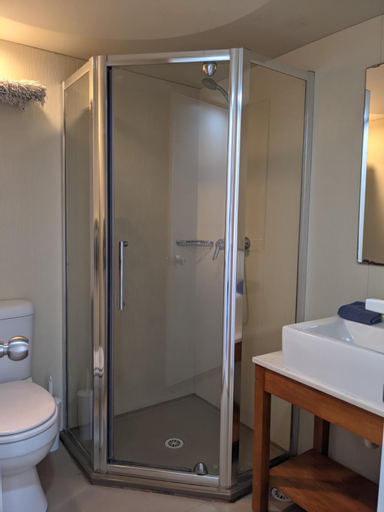Bathroom 10