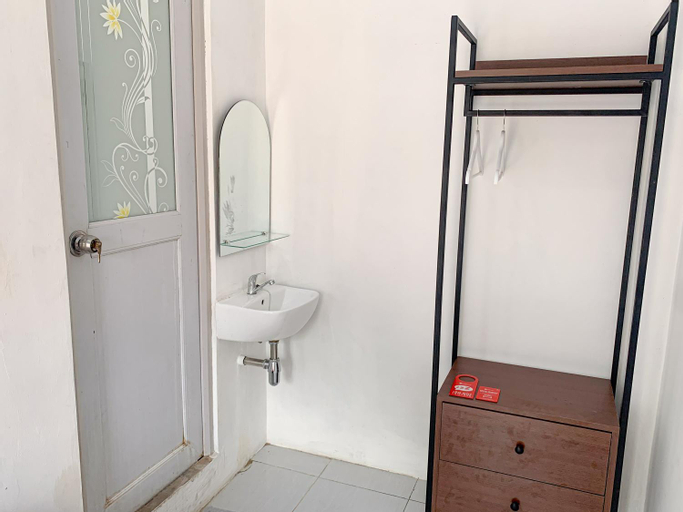 Bathroom 13