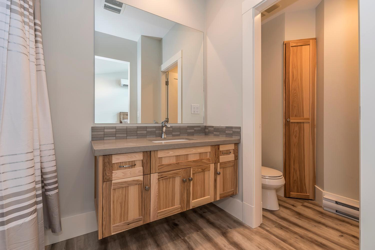 Bathroom 3, The Lodge on Harrison Lake, Fraser Valley