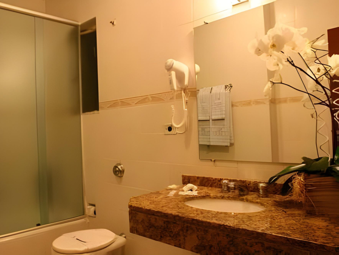 Bathroom 5, Curitiba Palace Hotel, Curitiba