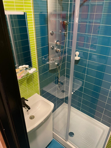Bathroom 3, OPERA ROOMS, Madrid