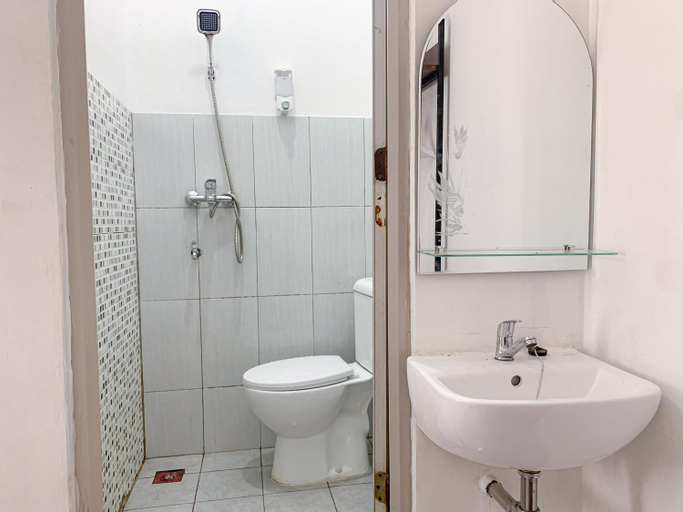 Bathroom 11