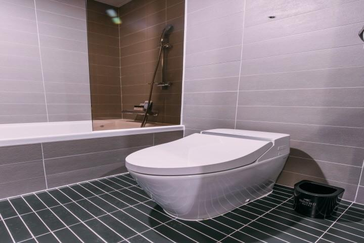 Bathroom 26