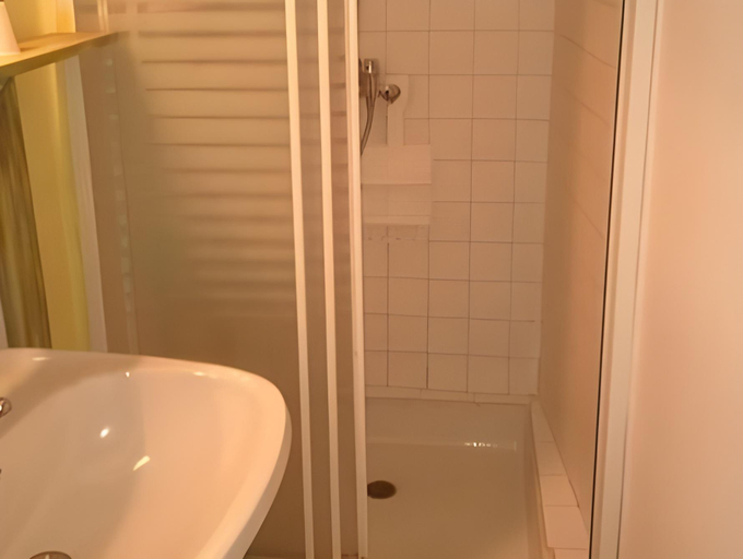 Bathroom 4, Hotel le Palais, Vaucluse
