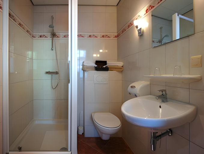 Bathroom 2, Hotel Heere, Geertruidenberg