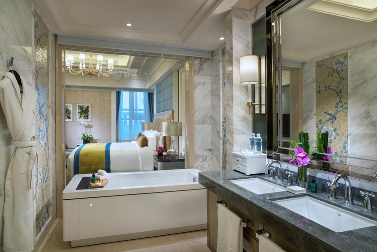 Bathroom 10