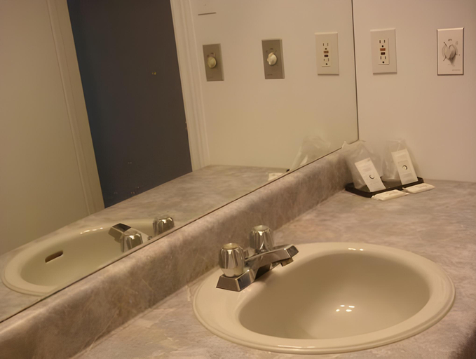 Bathroom 4, Travelodge by Wyndham Rigaud, Vaudreuil-Soulanges