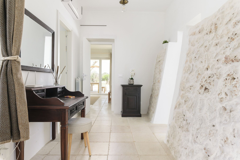 Others 4, Villa Doc700 con piscina, Brindisi