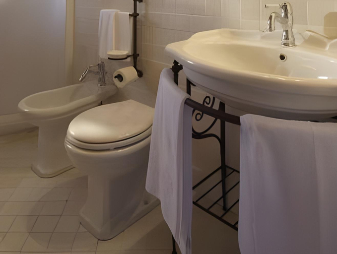 Bathroom 5, Borgo Di Pietrafitta Relais, Siena