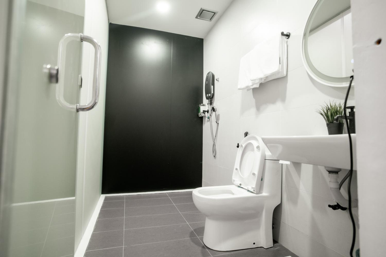Bathroom 2, Norvinton Hotel, Batu Pahat