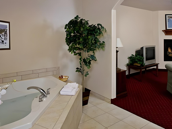 Bathroom 5, Yellowstone Park Hotel, Gallatin