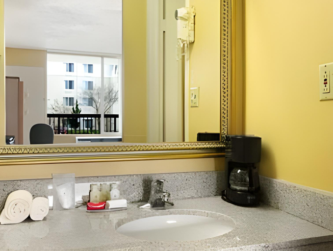 Bathroom 2, Ramada by Wyndham Altamonte Springs Near I-4, Seminole