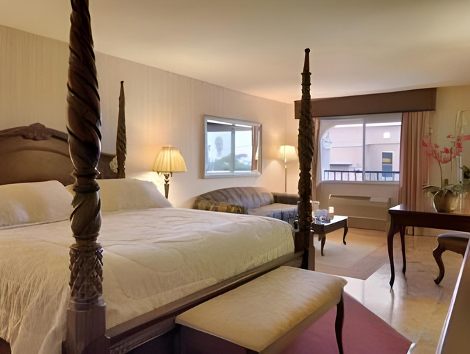 Bedroom 2, Merced Inn & Suites, Merced
