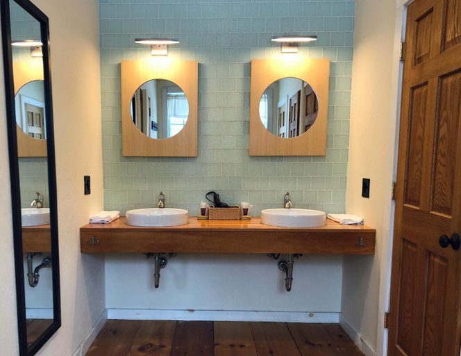 Bathroom 2, The Trailside Inn, Rutland