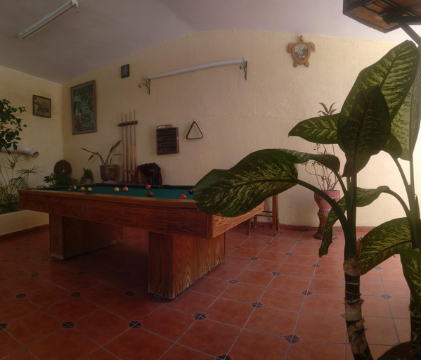 Others 3, Padrinos Hostal La Paz Full House, La Paz